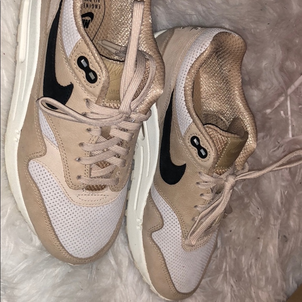 Nude Nike air max 1s